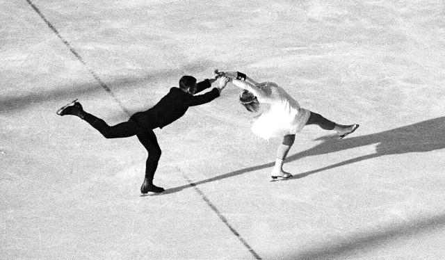 开云体育官网在线注册-花滑史话（上）：女子单项突围男权包夹的艰难亮相